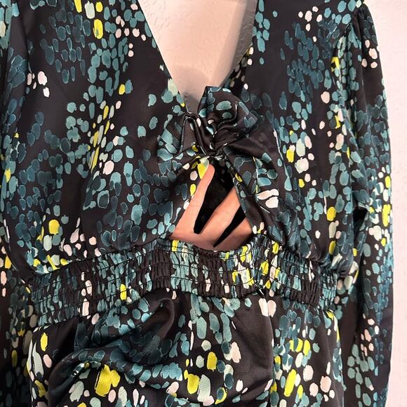 Torrid Green Silky Wrap Top Long Sleeve Watercolor Bow Celestial Artsy Size 1X - Picture 4 of 7